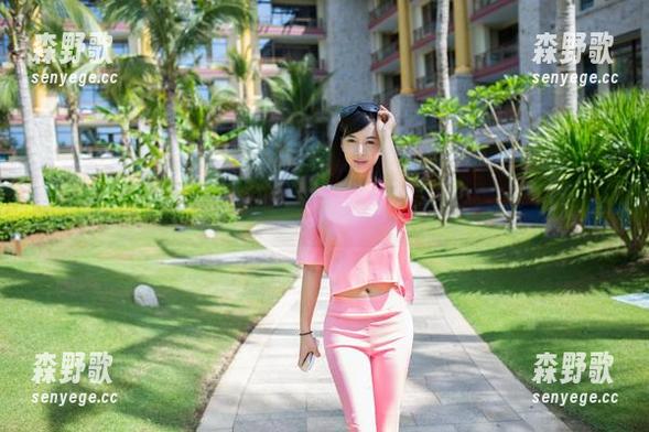 推女郎 - 福利送上门：杨伊的泳池图包，秒杀你的视线。
