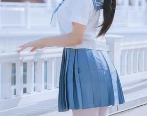 “日奈娇在这里，莉音作品却让我神游四方。”——这种自由感真是一种瞬间。