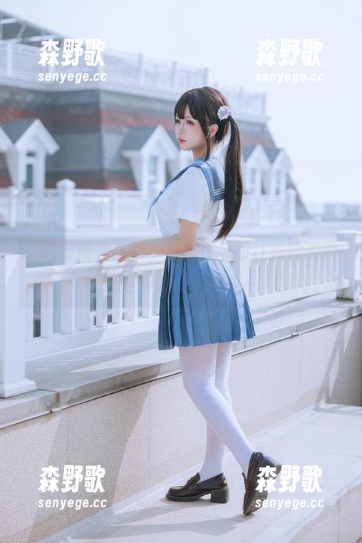 “日奈娇在这里，莉音作品却让我神游四方。”——这种自由感真是一种瞬间。