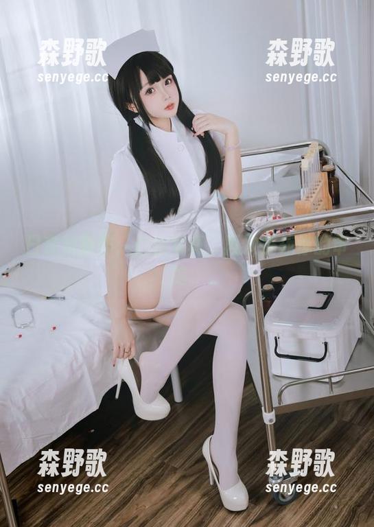 日奈娇新作：白丝写真，再次挑战你的审美。