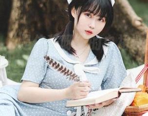 坦白说，“是依酱呀”的白裙设计只能放在图库里欣赏，别下载了，怕受伤