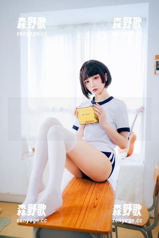 图片分享：果咩酱蕾丝美照，坐着看竟开始和衣服进行一场心理暗战，太过挑逗不应该！