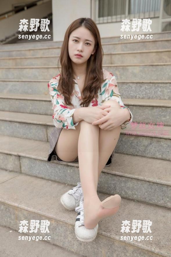 梦丝女神 - 观看魏婷婷的《女友》，吧唧一声，情绪瞬间被牵动，好家伙，这不是简单的作品啊。