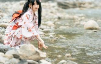 美图和壁纸兼得——樱井宁宁与她的白猫奇趣分享