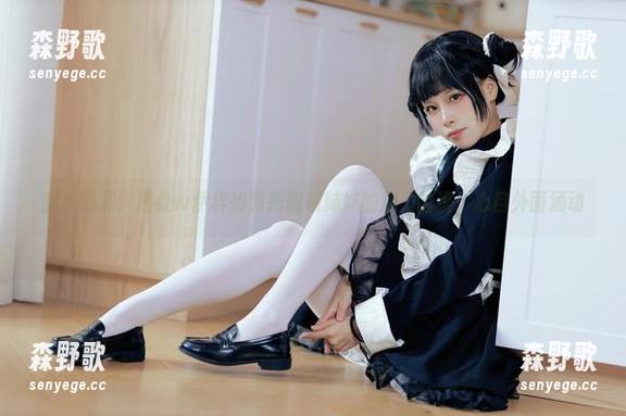 图片热潮：洛桑w伊梓如何把眼镜妹妹的魅力拉满，心自外面涌动