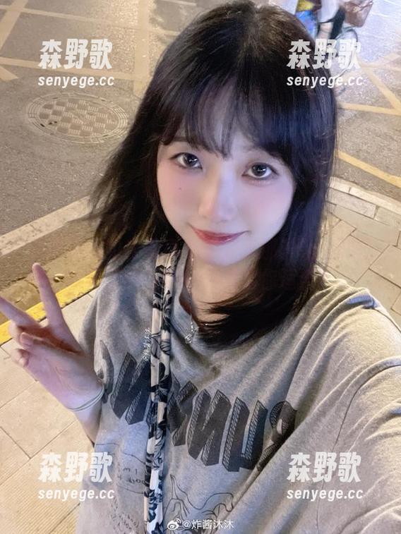 炸酱沐沐豹纹写真集：分享那种让人想自我怀疑的时尚！你确定你适合？