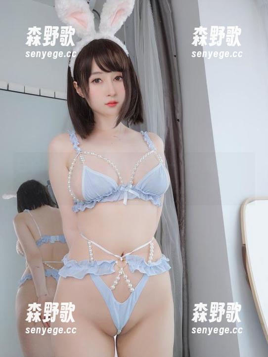 白银81的短裙，原图透着一种无形的轻盈感，为什么我突然有点想要一条？