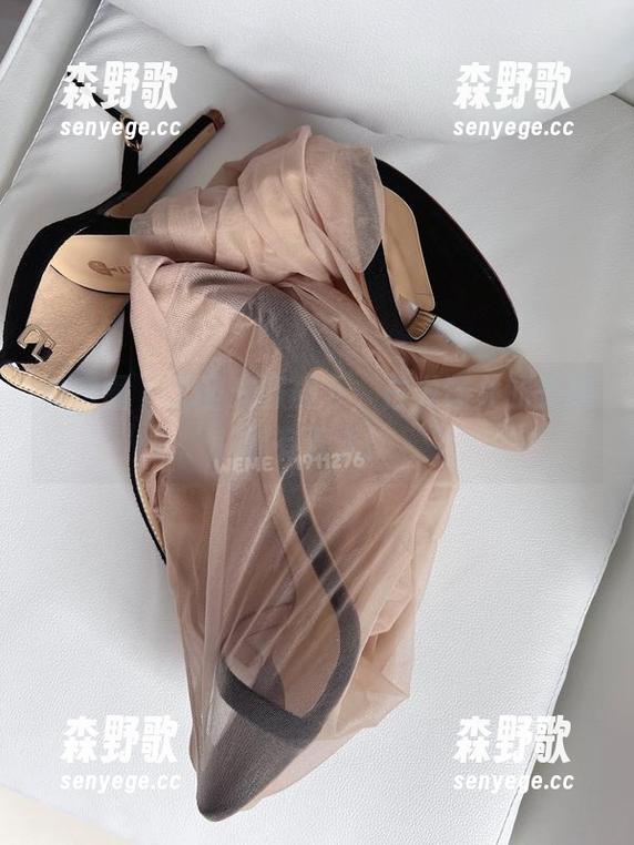 微密圈 - 无圣光照耀下，白龙猫女的美腿别有洞天！