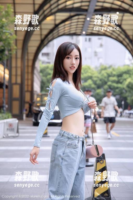 秀人网 - 看Candy糖糖女王写真分享，真心被撩动到问号