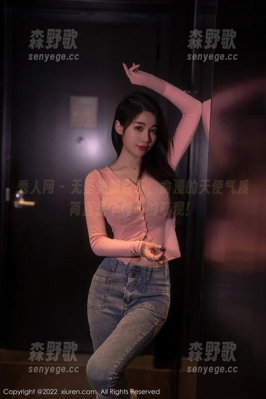 秀人网-俞漫 秀人网 - 无圣光照耀下,俞漫的天使气质简直是个神奇的奇观!
