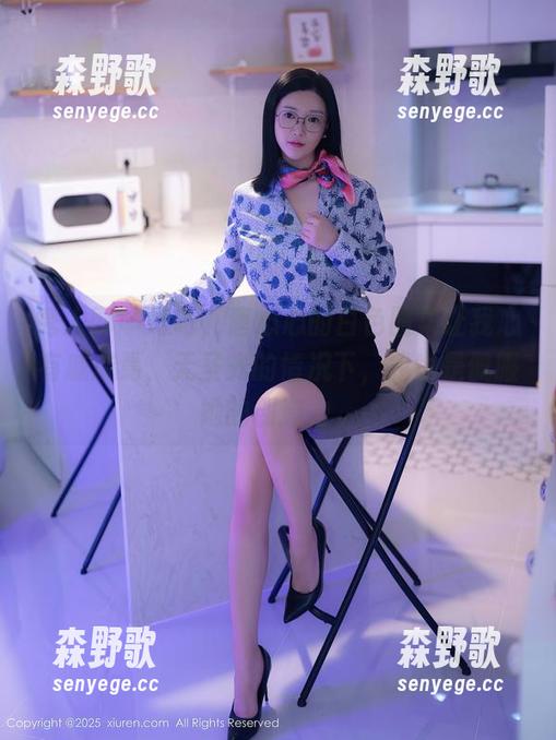 秀人网 - 好吧，唐心心的白色图集让我心有戚戚焉，无圣光的情况下，我也是佩服她的创造力。