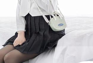 秀人网 – 娜比的这组礼服写真果真另辟蹊径，分享给我也没关系嘛！