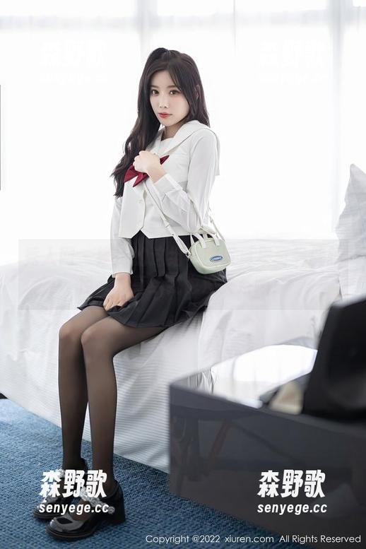 秀人网-娜比 秀人网 - 娜比的这组礼服写真果真另辟蹊径,分享给我也没关系嘛!