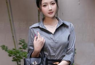 秀人网 – 秘书月光，孟狐狸FoxYini的写真图集带你进入她的奇妙职场。