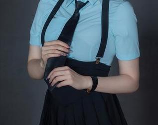 秀人网 – 最新版本上线！果果Nikki的新作“死库水”拯救了我的泳池边审美！
