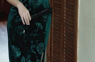 秀人网 – 爱酱里文艺范：白衬衫的另一种解读，挺无趣的，却又特别吸引目光！