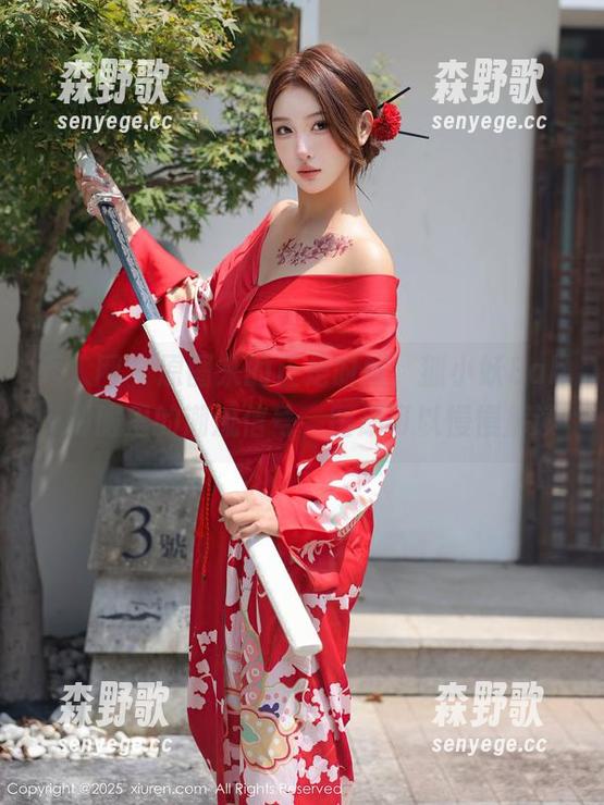 秀人网 - 原图来的正是时候，狐小妖Baby制服里的潮流信号，图册可以慢慢解读