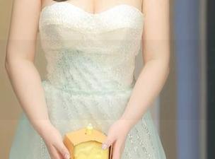 秀人网 – 这组最新的双人图包，王伊纯果然会选择搭档，居然这么有气场。