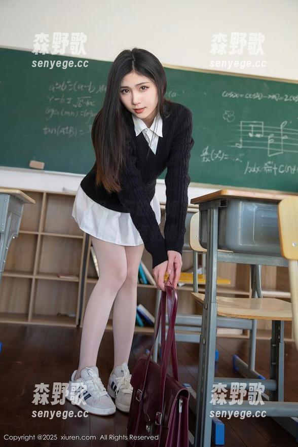秀人网 - 甜妮，你的学姐写真好让人意外，快点分享点拍摄心得吧！