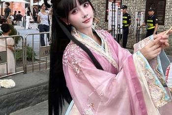 秋山AkI的校园日常，全套原图，这里的一切都那么简约又恰到好处。