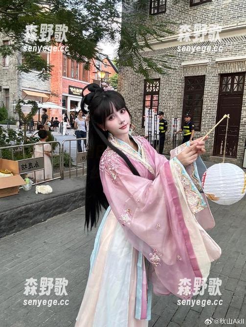 秋山AkI的校园日常，全套原图，这里的一切都那么简约又恰到好处。