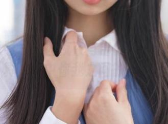 稚乖画册 – 赤西夜夜与吉他少女：一幅写真，击中你我之间的共鸣。