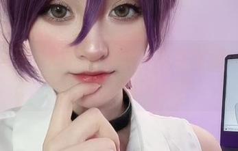 脚步轻盈，私拍神奇：一探芊芊酱w的美脚奇观！
