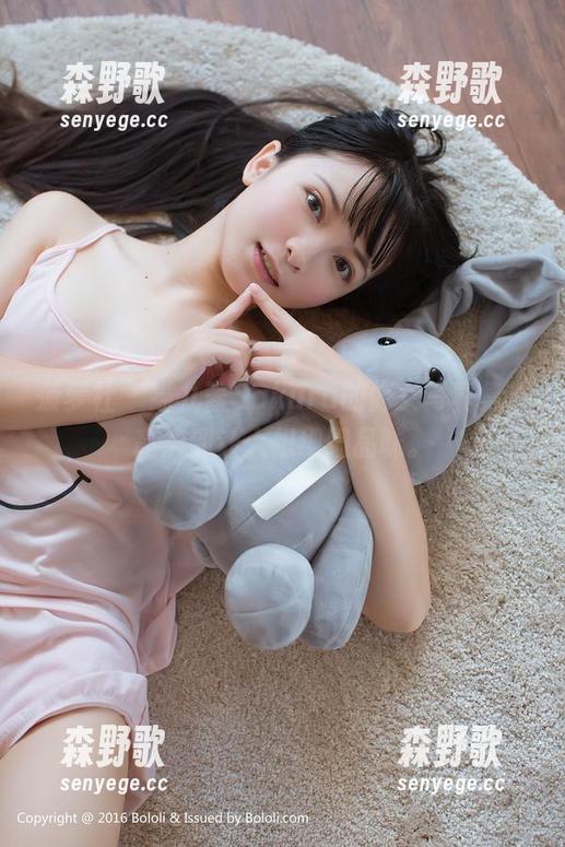 菠萝社 - 猫九酱Sakura的修女写真集，高清到让人想细细品味。