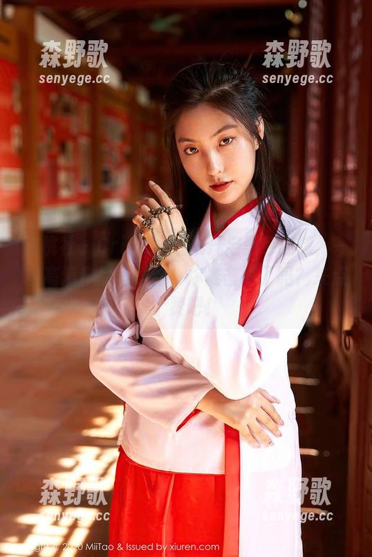 蜜桃社 - Cris_卓娅祺开启黑色狂想，一部高清作品集送到，你准备好了吗？来点个赞吧！