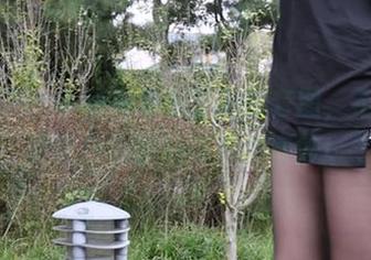 袜啵啵 – 小甜豆发布了新的套图，不得不赞叹白色蕾丝袜选得真妙！
