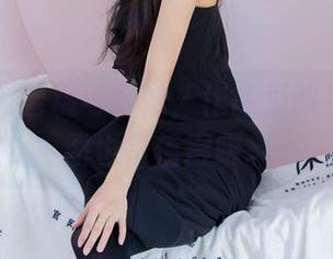 袜啵啵 – 雪糕与学妹，作品里的互动，原图也很值得哦。
