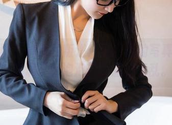 语画界 – 妹妹的叛逆：李丽莎的写真报告，充满了比泡泡茶还甜的紊乱。