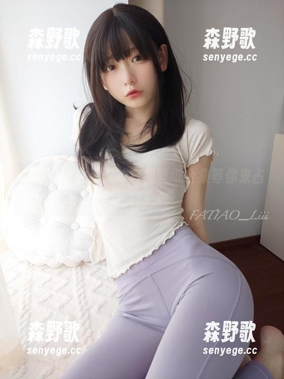 来呀，迷之呆梨的白裙壁纸合集等你来占领！