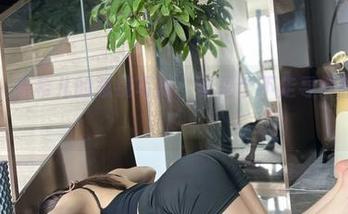微密圈 – 金希儿的怼镜写真，真是个不走寻常路的分享！