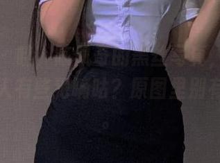微密圈 – 哇，陈佩奇的黑丝写真，腿环是不是让人有些犯嘀咕？原图里别有洞天啊。