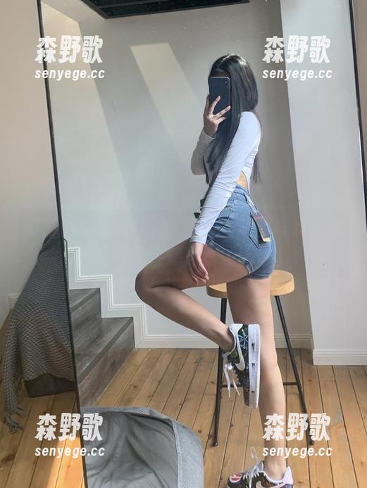 微密圈 - 直击网盘：陈佩奇制服写真，看完可能会想再看一遍。