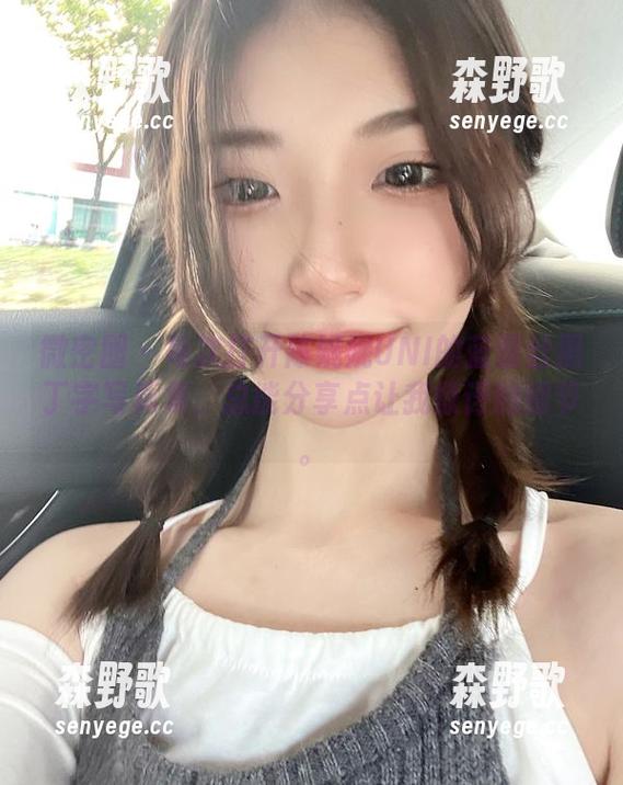 微密圈 - 每次打开陈妮妮UNI的蓝蕾丝黑丁字写真集，总能分享点让我惊讶的细节。
