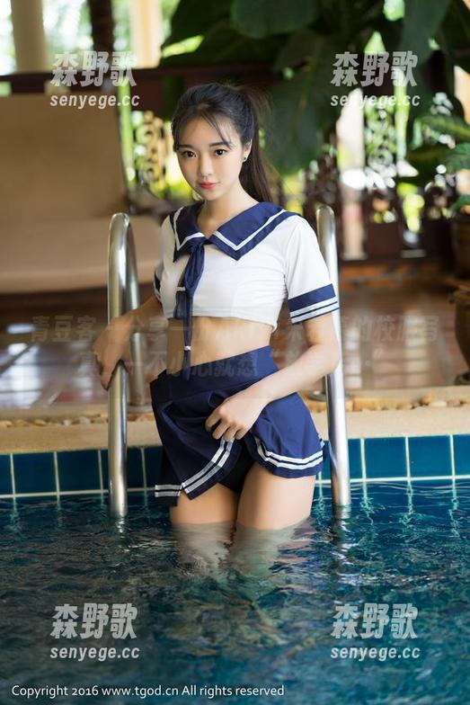 青豆客 - 分享一份Akiki朱若慕的校服写真，一不小心就想“放学后…”