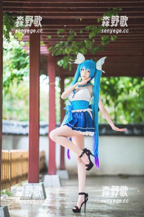 青青子Js与斯卡哈毛衣，完美共舞，快来下载她的写真，顺便囤点灵感！