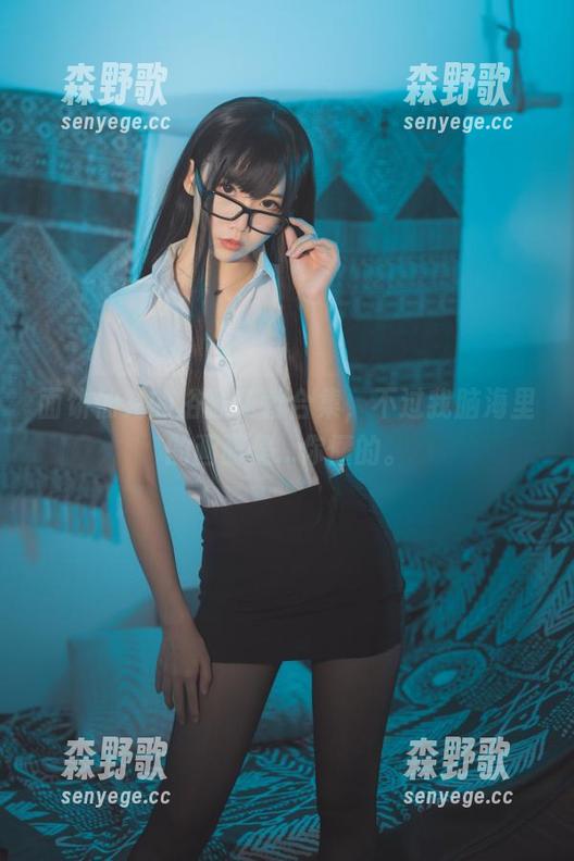 面饼仙儿的浴缸花香合集，不过我脑海里的画面是...你懂的。