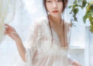 舒适的牛仔背带裤与杨枝甘露，香草喵露露作品的完美碰撞