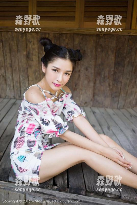 魅妍社 - 小沫琳，原图中的优雅瑜伽，分享她是如何“扭成麻花”的！