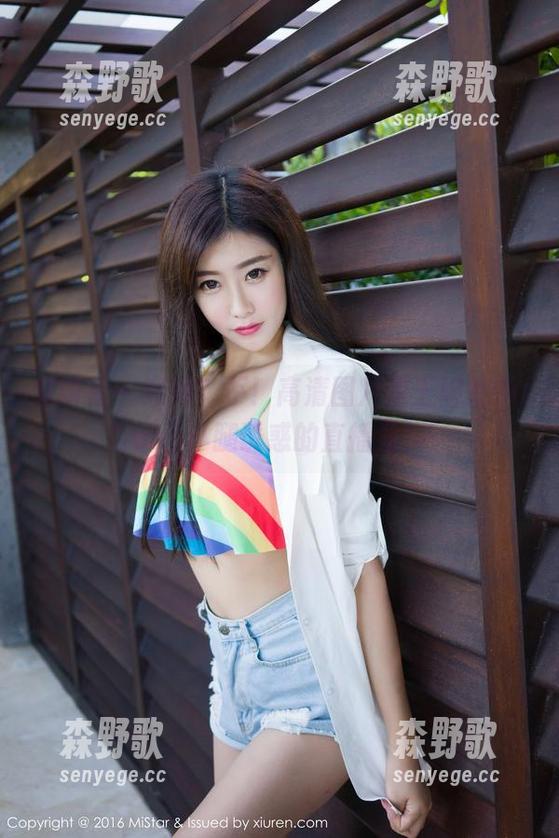魅妍社 - 短裤？不！高清图片是王婉悠Queen小腿诱惑的直播间！