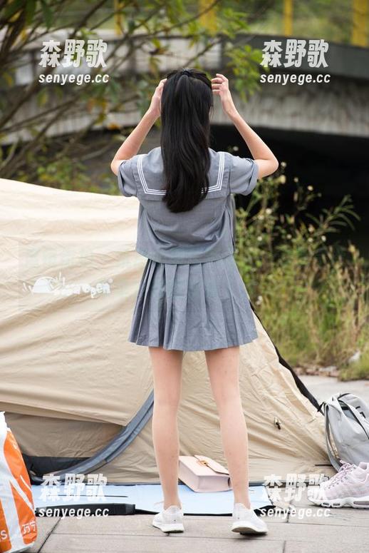 魔镜街拍 - 凯恩的雨季不再来，难道是没带伞？原图快来下载！