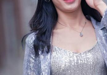 魔镜街拍 – 优雅的忙碌—婷婷黑丝图集，找寻那份工作日常的宁静！