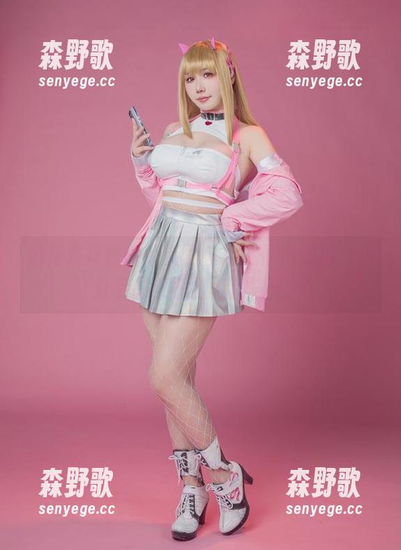 麻花麻花酱的《英仙座》，作为美图，却让我想到了打翻的酱油…
